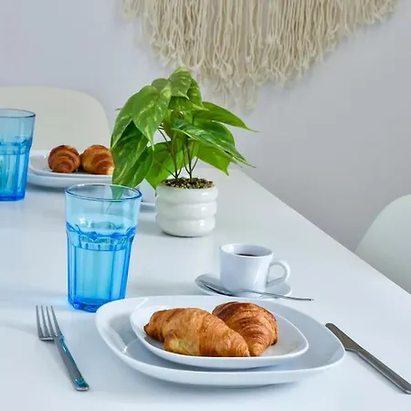 Ballesteros Sunset B アパート