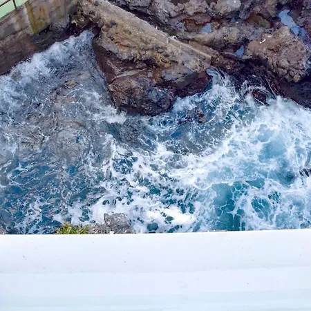 Ballesteros Sunset B アパート *